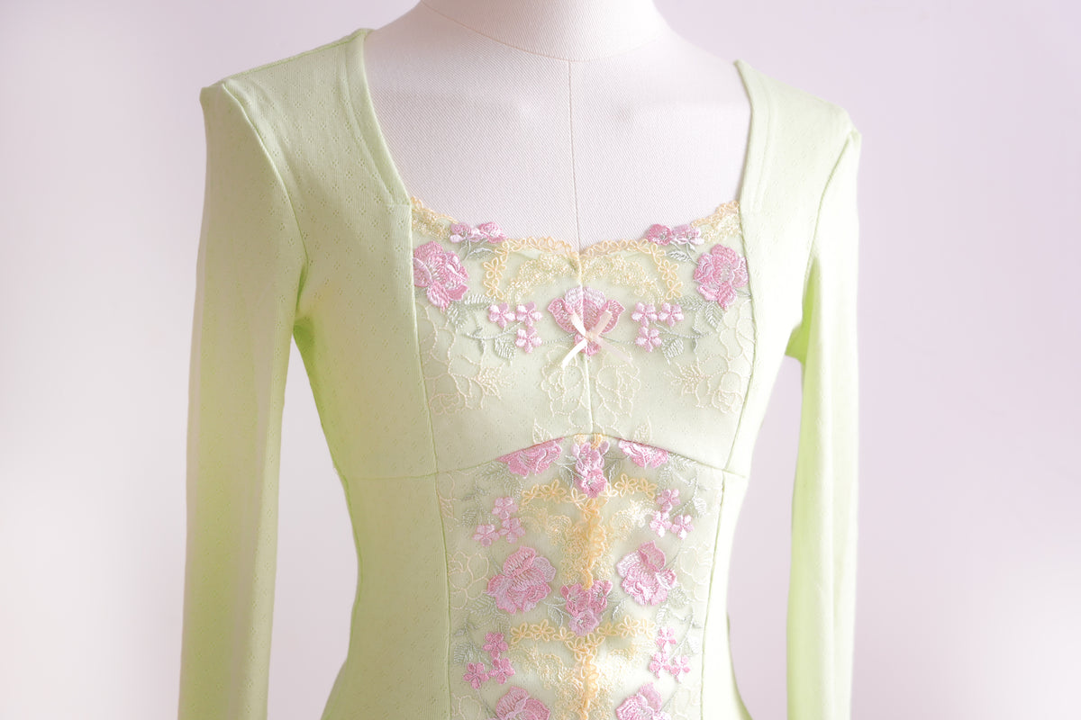 Vintage Teacup Long Sleeve Top in Apple Green
