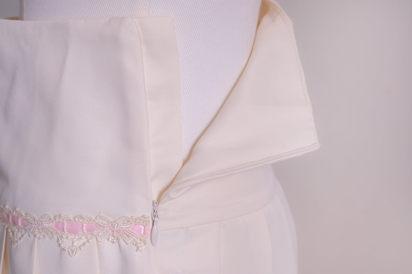 Antique Ribbon Pleated Skirt in Vintage Ivory