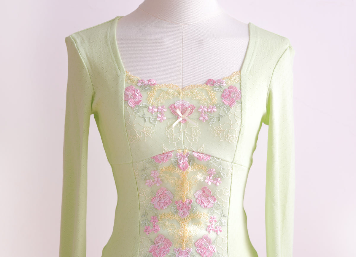 Vintage Teacup Long Sleeve Top in Apple Green